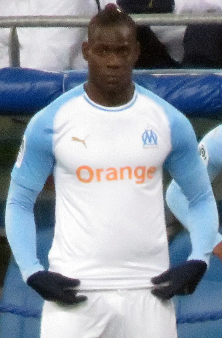 Mario Balotelli at Olympique de Marseille in January 2019 with a small topknot.